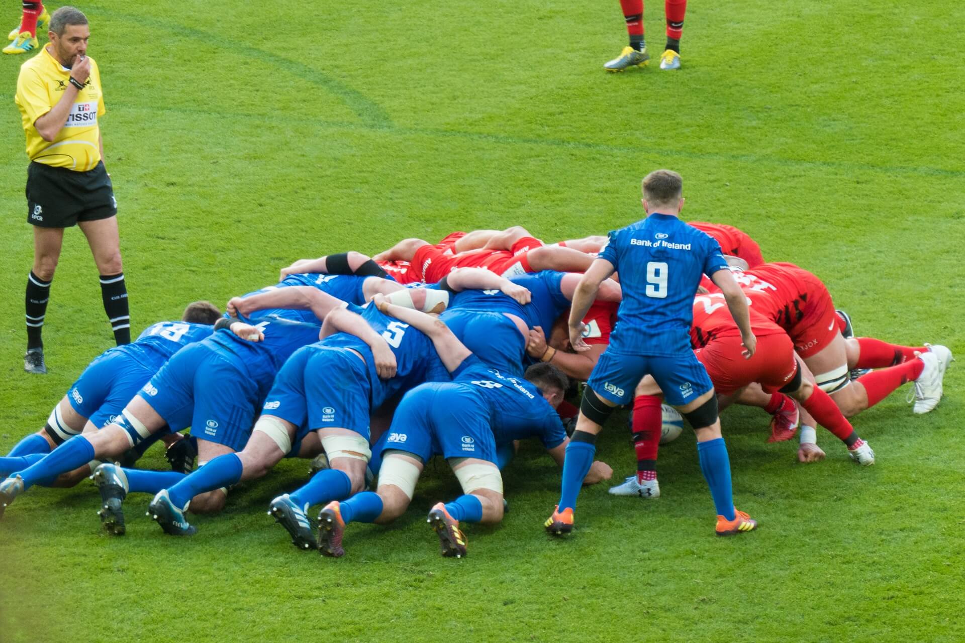 Scrum Scrum (aus englisch scrum für „Gedränge“)